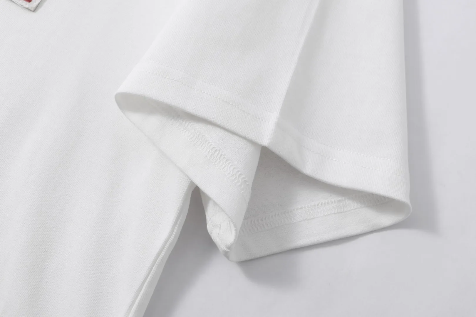 Style number: A 009# P53 Ami spring and summer full series short-sleeved, complete colors, 260g official version weight, 100% double yarn cotton, passed the national standard, can be quality inspected, matched with custom-dyed ribbing in the same vat (to distinguish players with color differences in the threads of clothes on the market), original customized seals, embroidery with high density and hardness (distinguished from disposable quality seals on the market), loose version, can be worn up to 200 pounds. There are too many details, please see the picture. Top Quality Don’t be afraid to compare with any Same Style products on the market. Color: Pink Light Green White Apricot Black Rose Red Sizes: S-XL